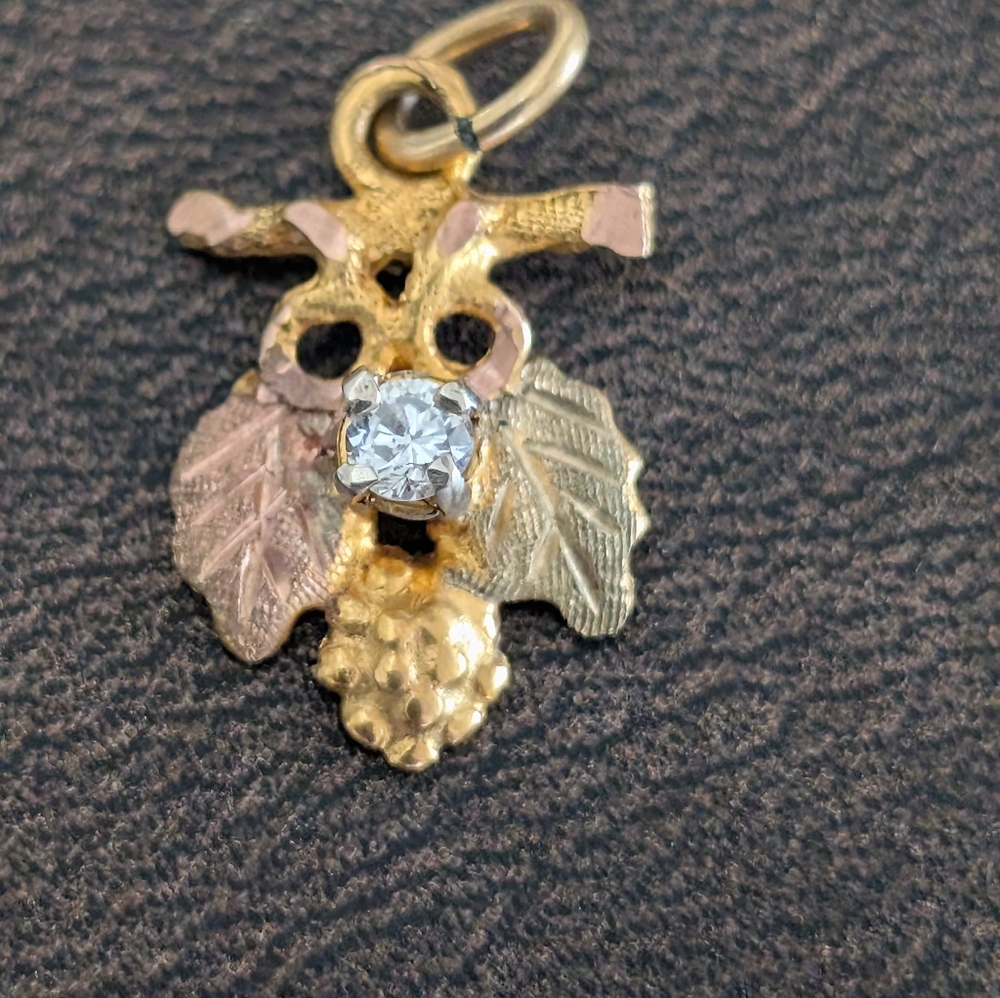 Small Trip Gold Pendant With Diamond